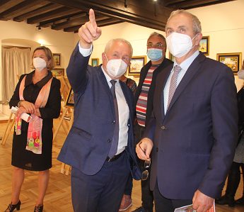 Predsedu BBSK Jána Luntera výstavou sprevádzali Pavel Babka z Kovačice a PhDr. Zuzana Drugová