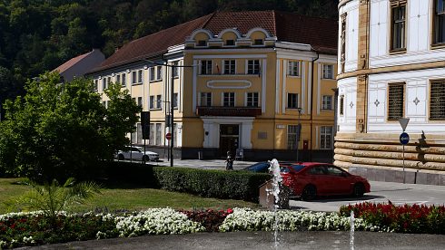 Celouniverzitné pracoviská